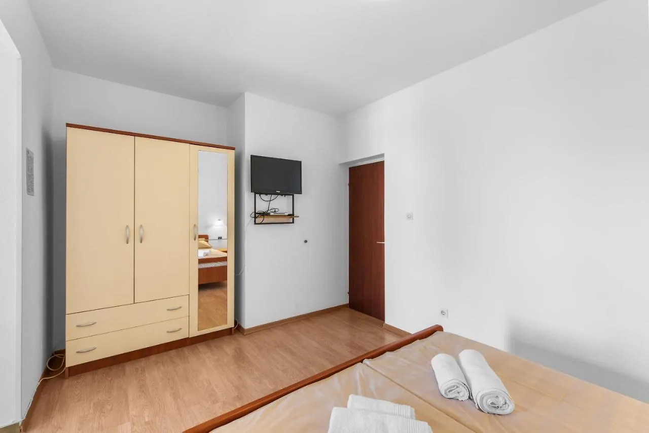 Apartments Villa Falcon Funtana Hırvatistan
