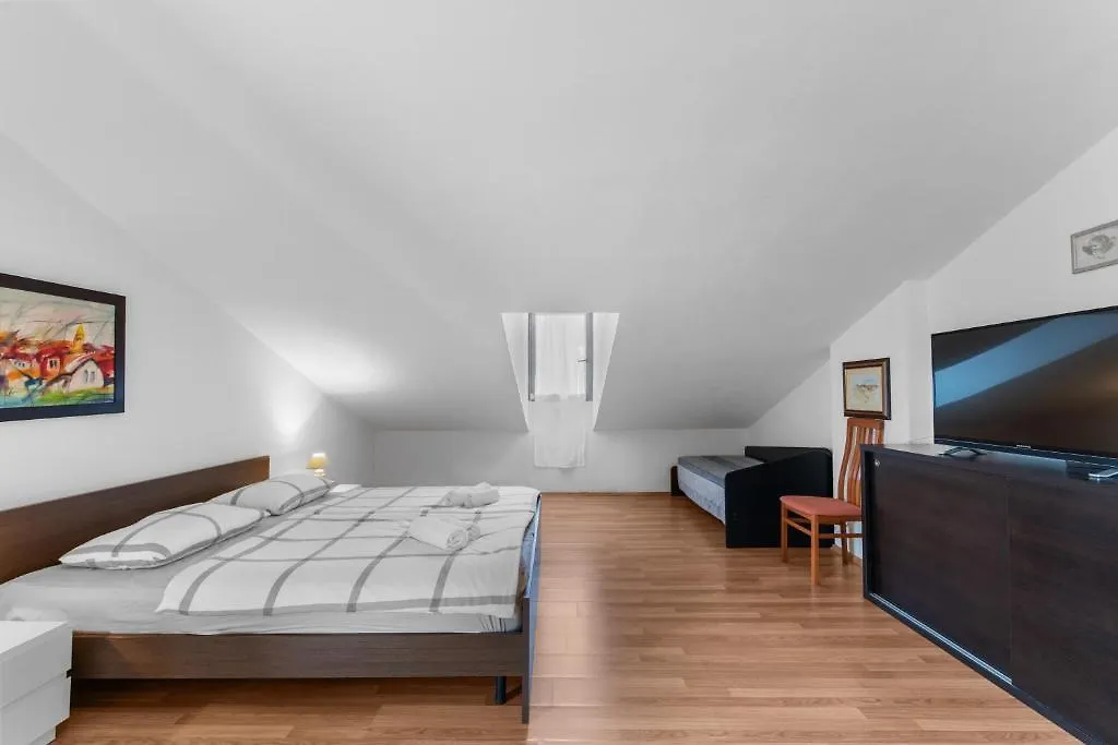 Apartments Villa Falcon Funtana 0*,  Hırvatistan