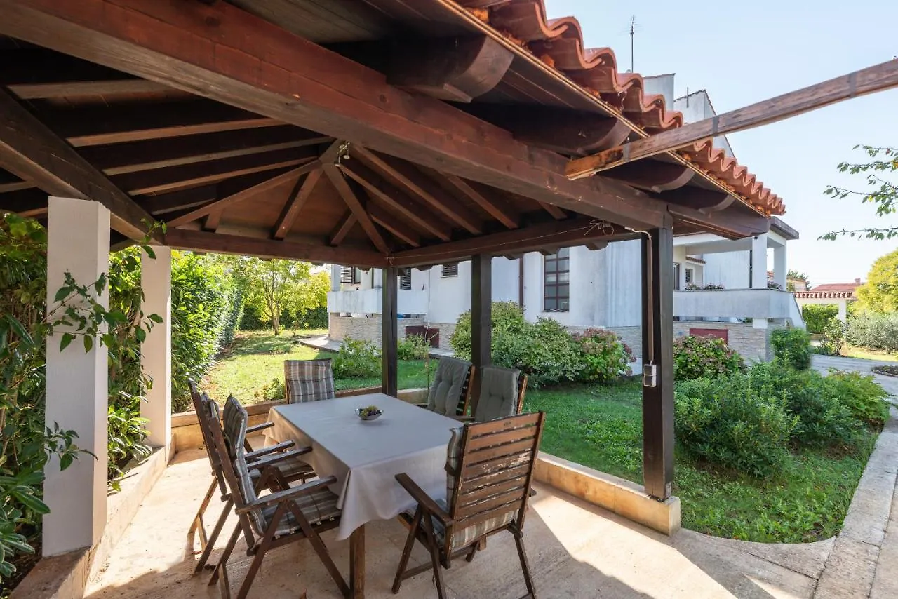 Apartments Villa Falcon Funtana