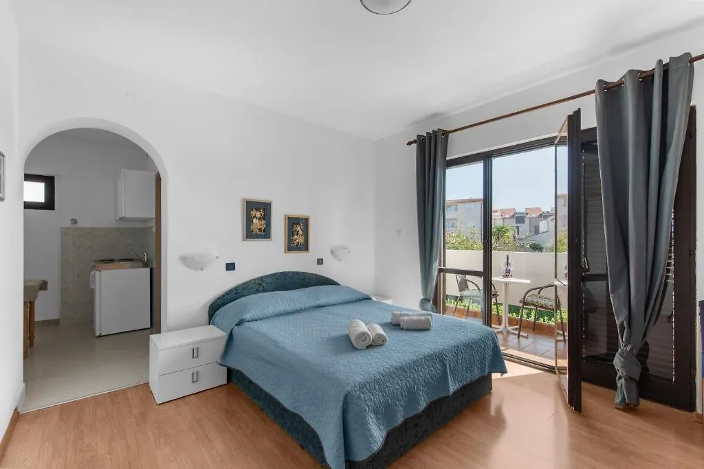 Apartments Villa Falcon Funtana