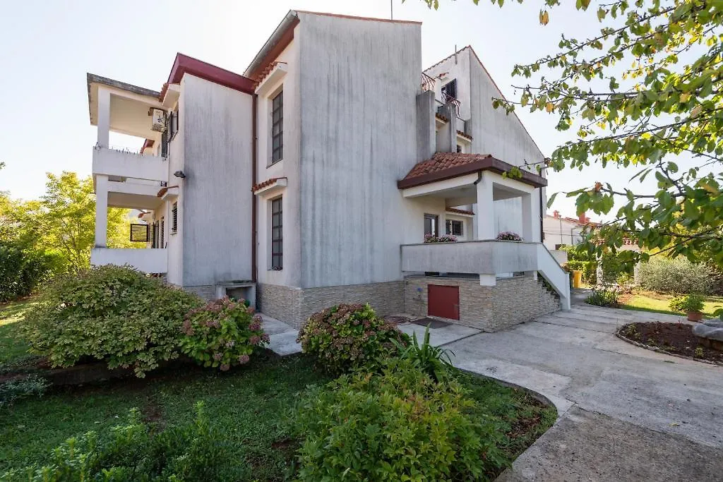 Apartments Villa Falcon Funtana
